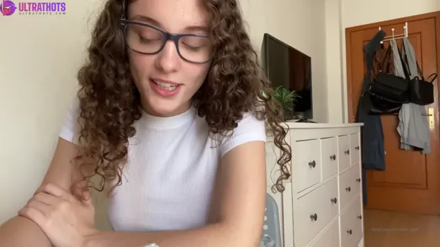 Lovelilah Masturbates With Sex Toy In Glasses