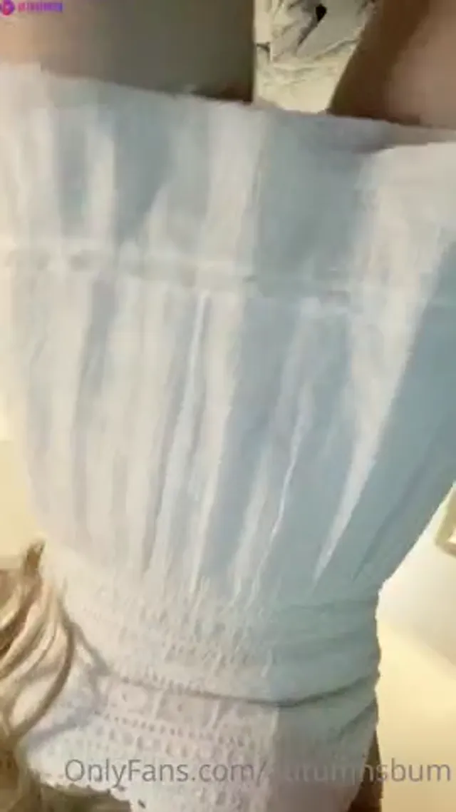 Autumunsbun Fingers Pussy In Sexy Dress And Glasses