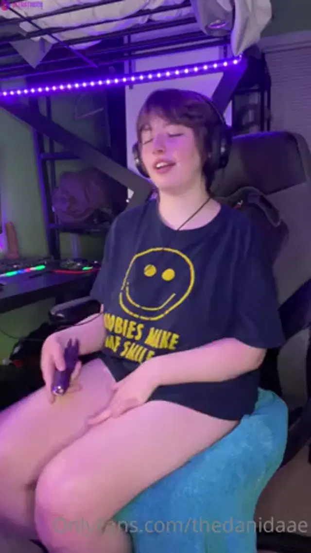 Dani Daae Huge Orgasm On The Gaming Chair