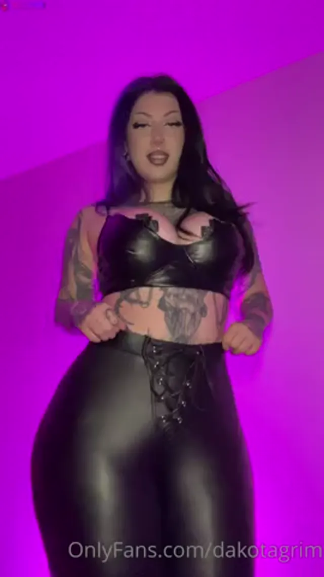 Dakotagrim Striptease With Bouncing Tits