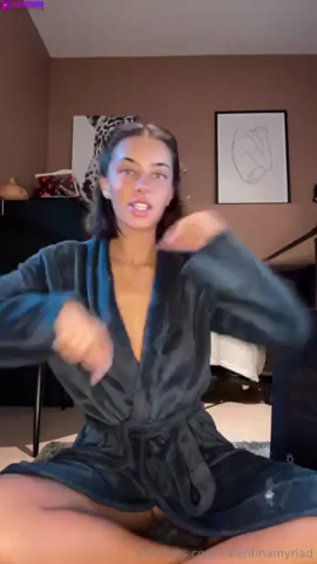 Norwegian Babe Valentina Myriad X-Mas Present Opening
