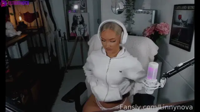 Swedish Linnynova Dildo Masturbation