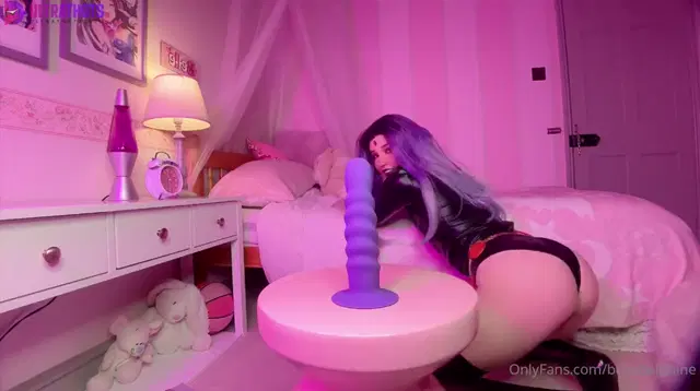 BelleDel Raven cosplay