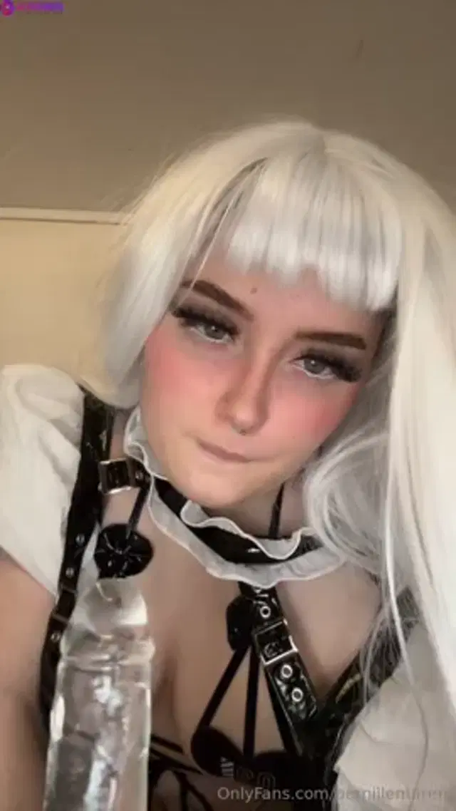Norwegian pernillemaren Sucking Dildo