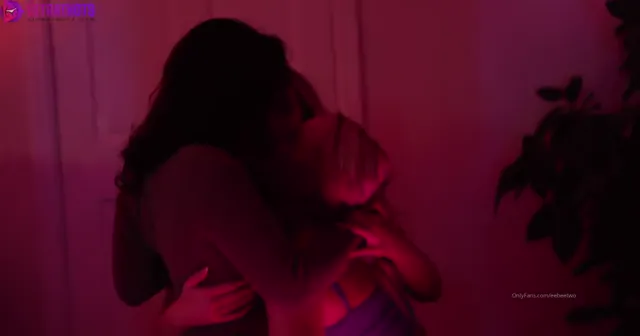 Lillian Phillips Joins Lesbian Threesome