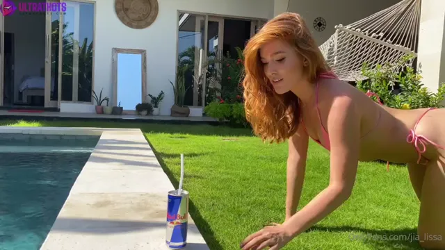 Jia Lissa – Masturbating Pussy Outdoors And Showing Tiny Tits
