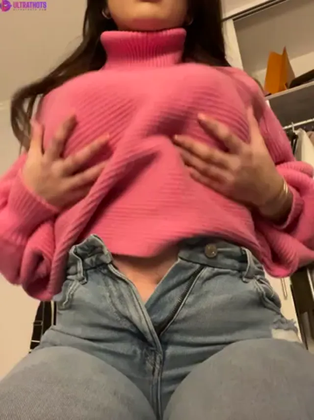 Gigardez Playing With Nipples