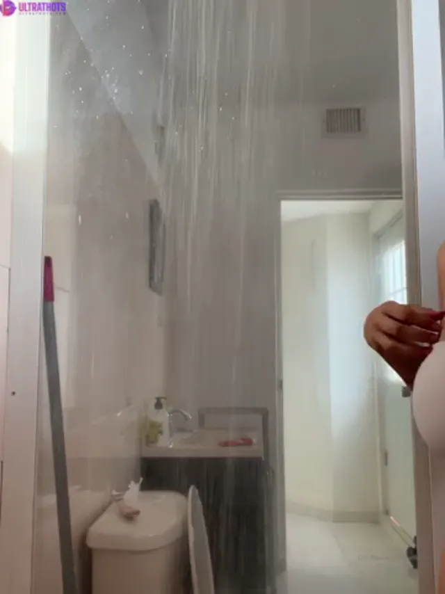 Gigardez In The Shower