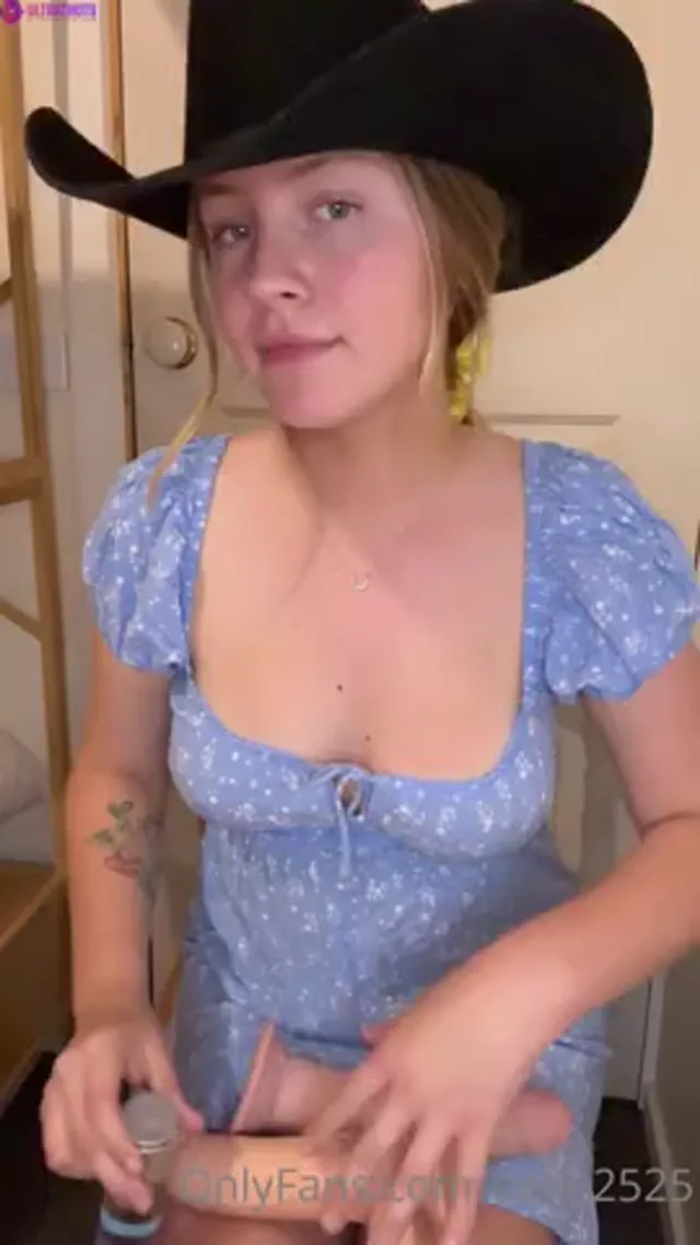 Belle2525 – Horny Cowgirl Riding Dildo Like a Pornstar