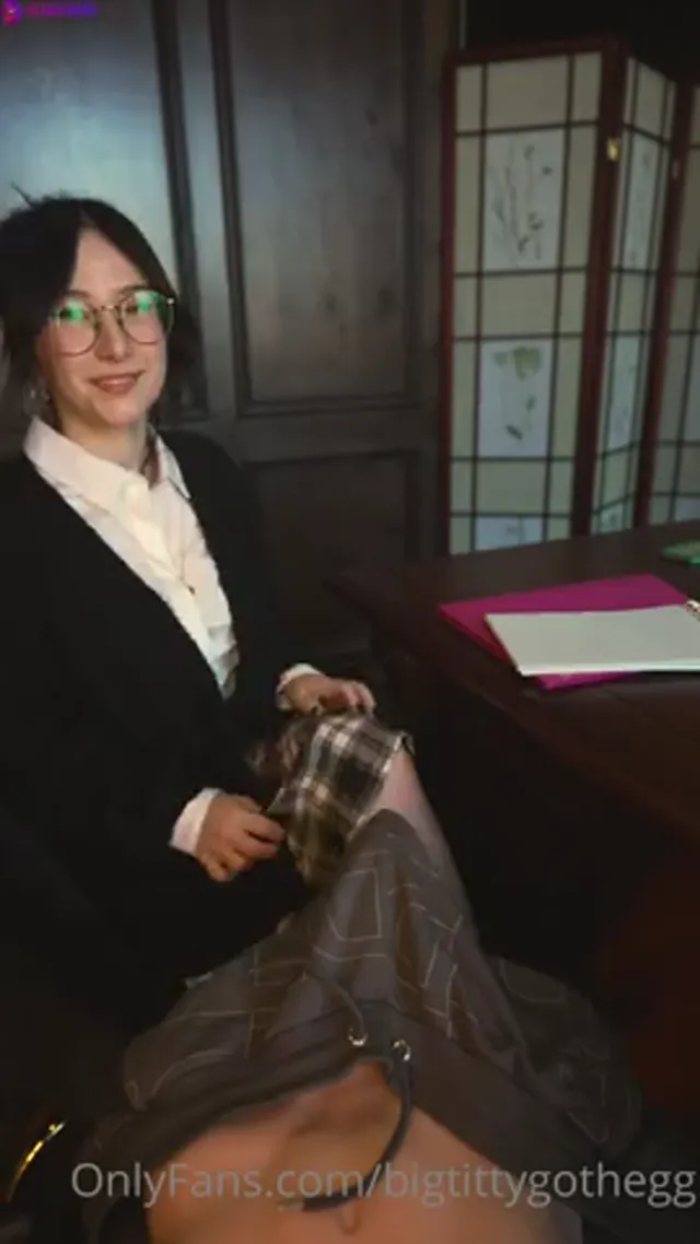 BigTittyGothEgg – Nerdy Gryffindor Slut Giving Blowjob