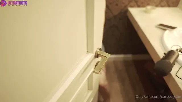 Cursed Ellie AKA Ellie Haul POV Sextape