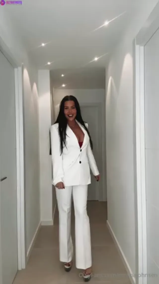 Norwegian Melina Sexy Striptease