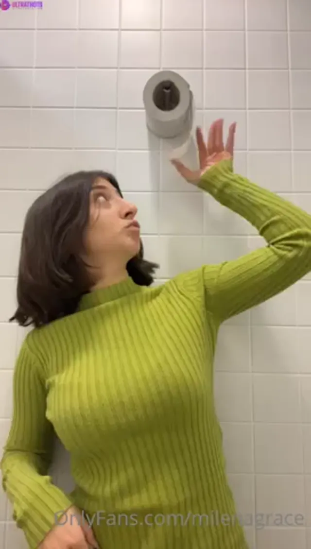 Milena Grace Masturbates In The Restroom