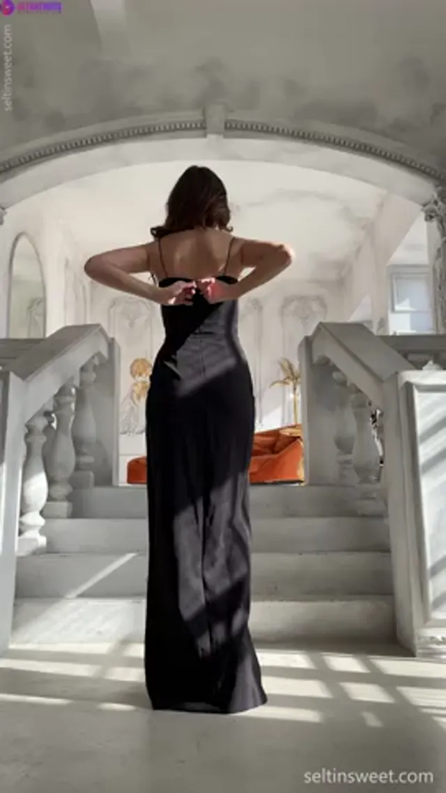 Selti Gets Nude In High Heels