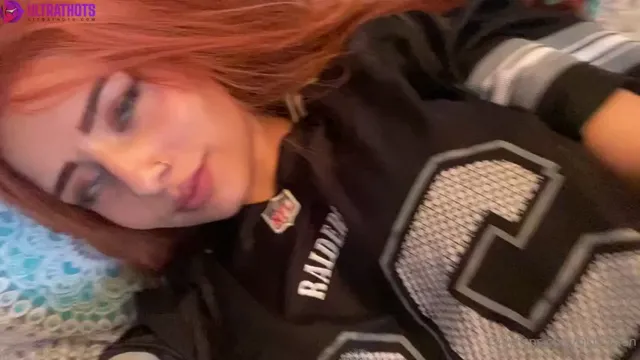 Redhead Nina_mon Masturbates