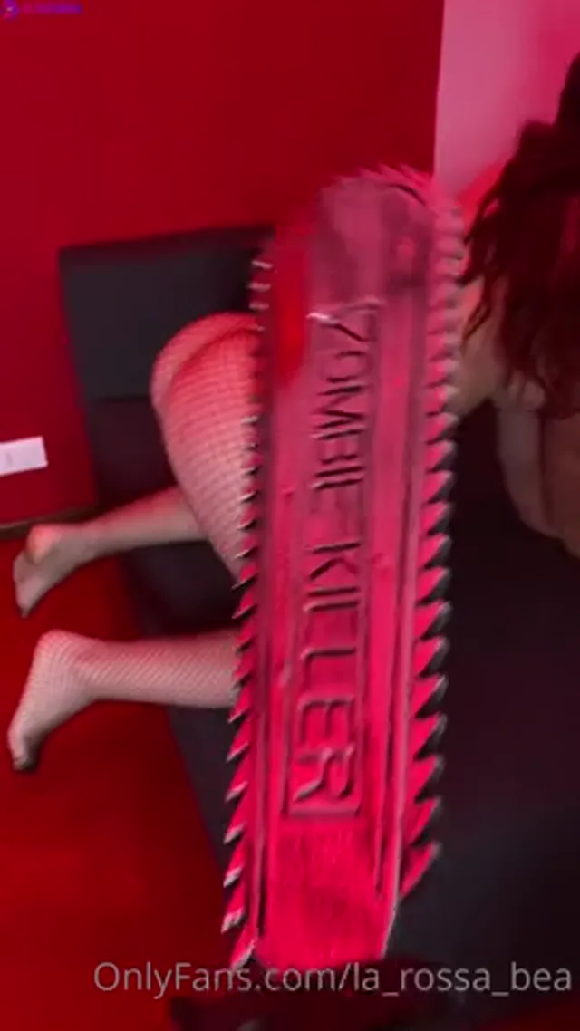 La Rossa Bea Fetish Play POV