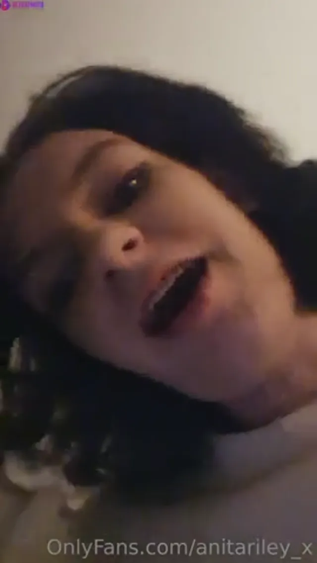 Anitariley_x Flashing Tits With Face Close Up