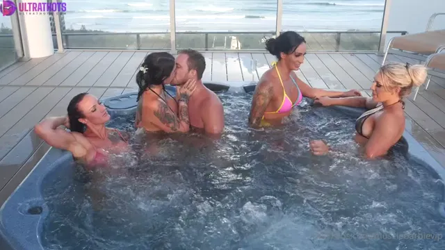 Sexy Australian Koby Wilde Big Orgy Sextape in Jacuzzi