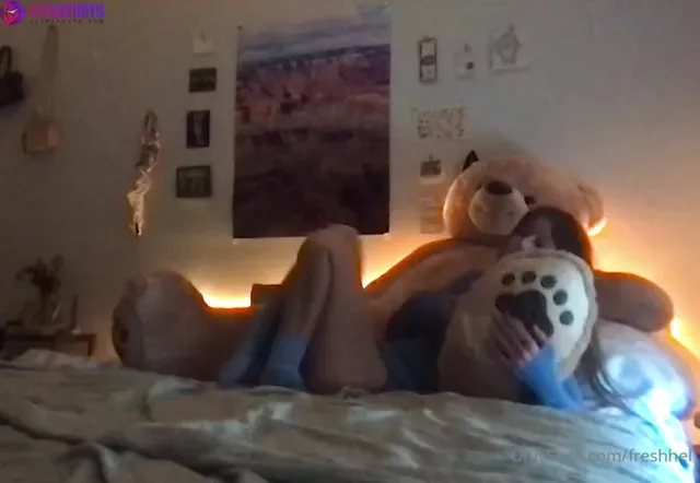 Freshhel Tits And Lingerie On Cam