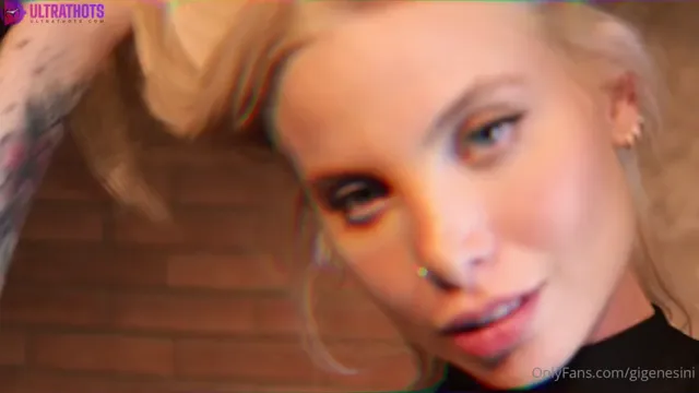 Giovanna Genesini Close Up Teasing