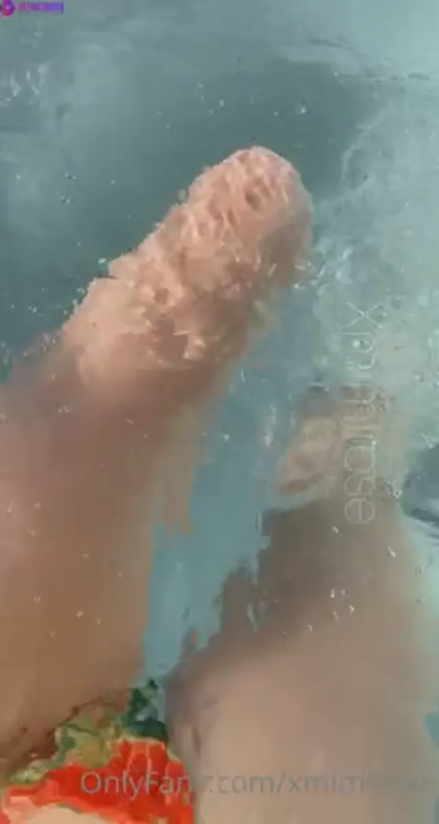 Xmimirose Masturbates In The Water Her POV