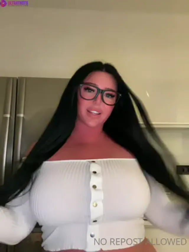 Big Tits Claudia Rivier In Glasses
