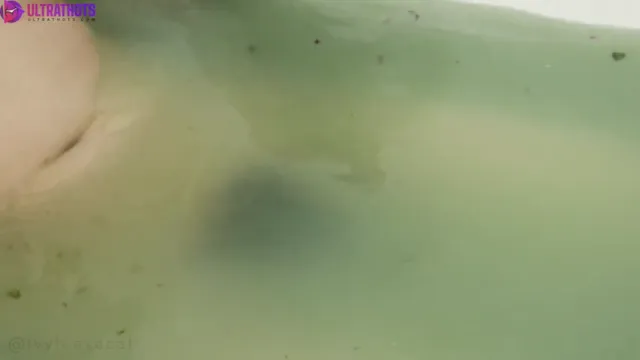 Nymphfern Playing With Dildo In The Bathtub