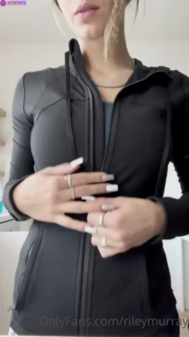 Riley Murray Shows Tits On Cam