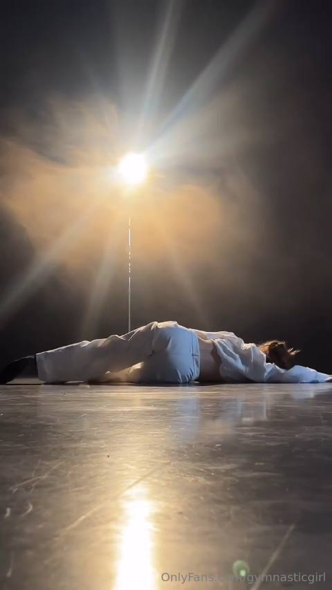 gymnasticgirl / White Alice