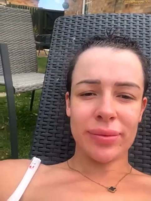 Sexysophiaax pees in her garden in pvt