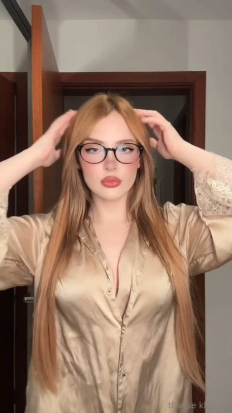 Thayse Kloppel / thaysekloppel