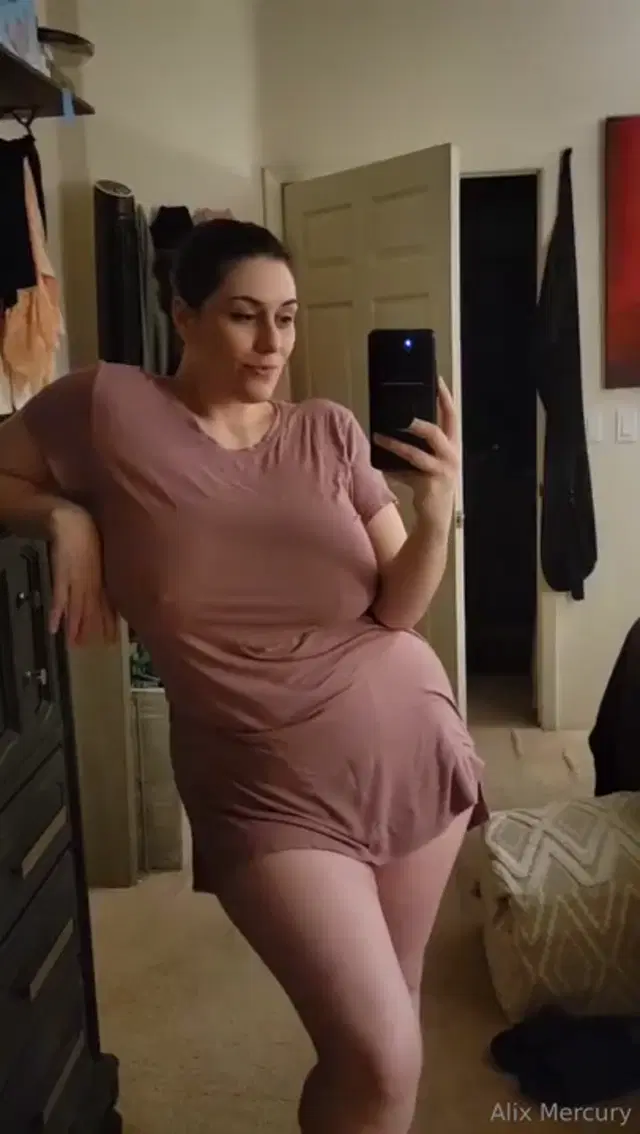 Alix Mercury aka alixmercury – 01-07-2026 OnlyFans Video – Just a little bed time peek