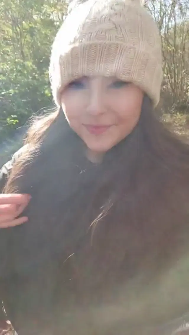 Emily Hill aka emilyhill – 11-19-2024 OnlyFans Video – What would you do if you saw me do this on my walk