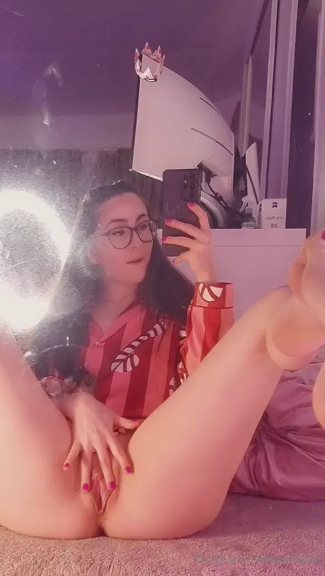 Emily Hill aka emilyhill – 11-22-2024 OnlyFans Video – Not too early for Xmas pj’s right