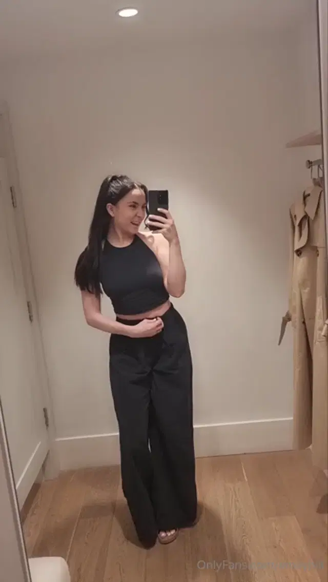 Emily Hill aka emilyhill – 08-14-2024 OnlyFans Video – Forgot to post this lil try on fails clip and some goodies at the end of