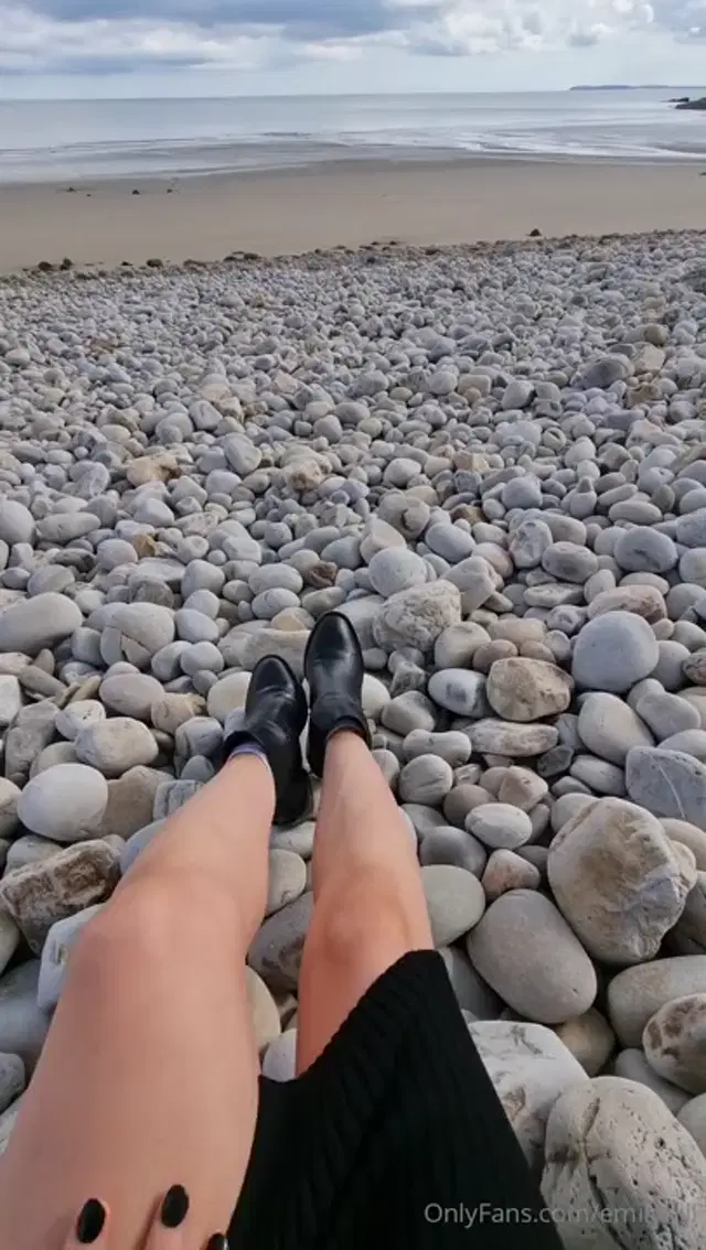 Emily Hill aka emilyhill – 11-03-2024 OnlyFans Video – I wanna go to the beach