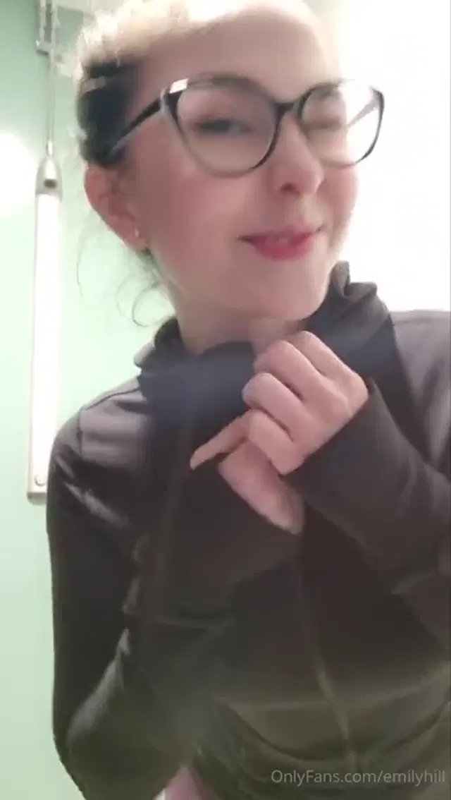 Emily Hill aka emilyhill – 01-24-2025 OnlyFans Video – First video in my gym showerchanging room