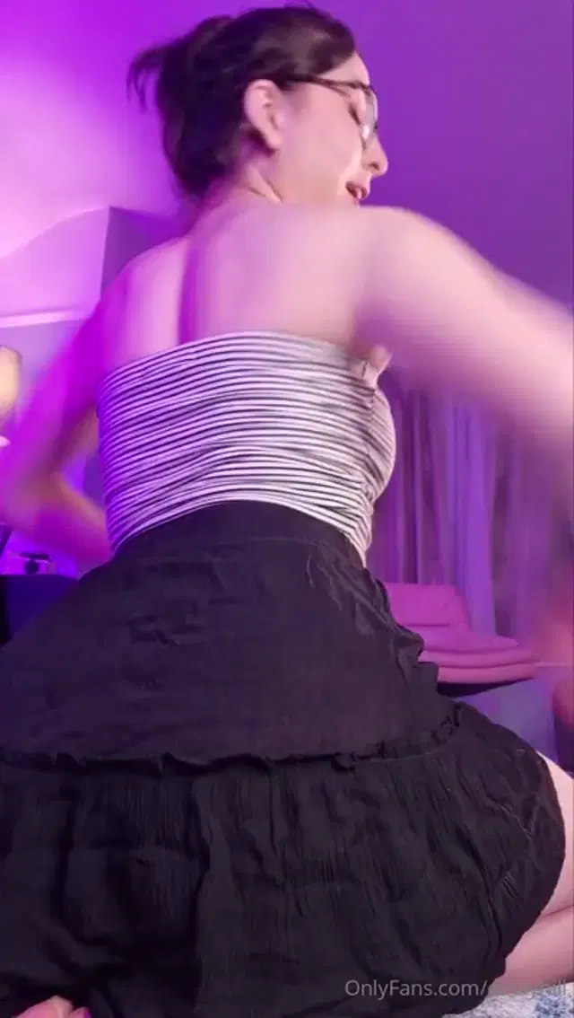 Emily Hill aka emilyhill – 01-13-2025 OnlyFans Video – Riding you in a skirt