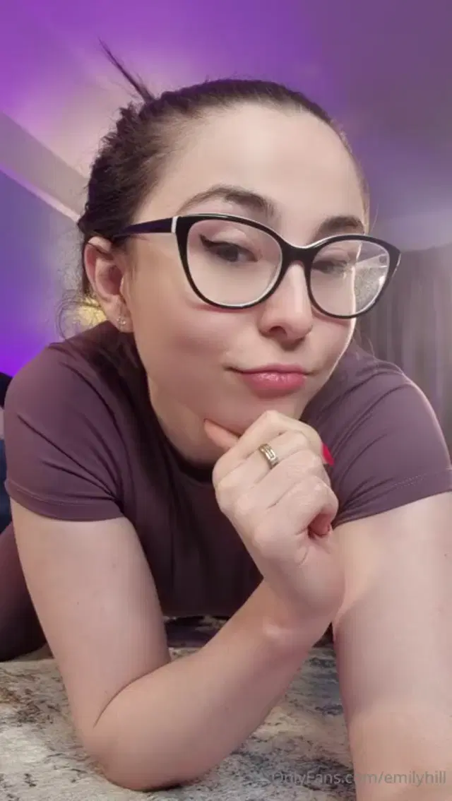 Emily Hill aka emilyhill – 02-06-2025 OnlyFans Video – Just a quick bj