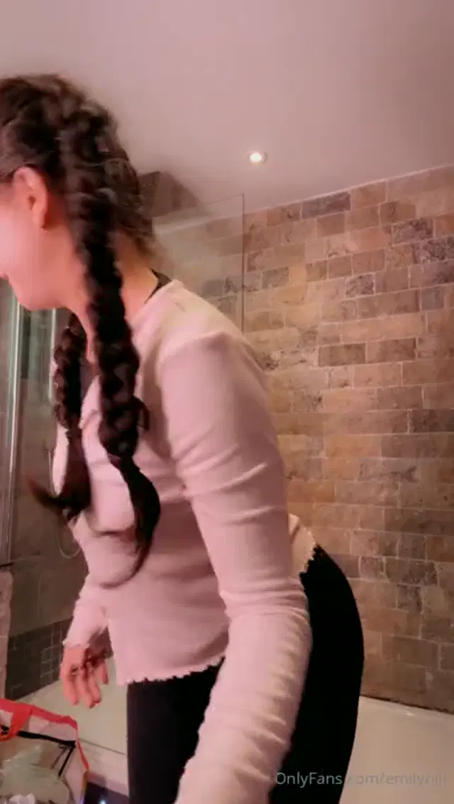Emily Hill aka emilyhill – 04-25-2025 OnlyFans Video – Shower time has resumed!!!