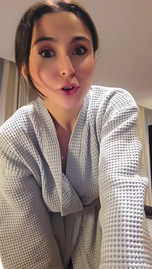 Emily Hill aka emilyhill – 06-06-2025 OnlyFans Video – After dinner fun