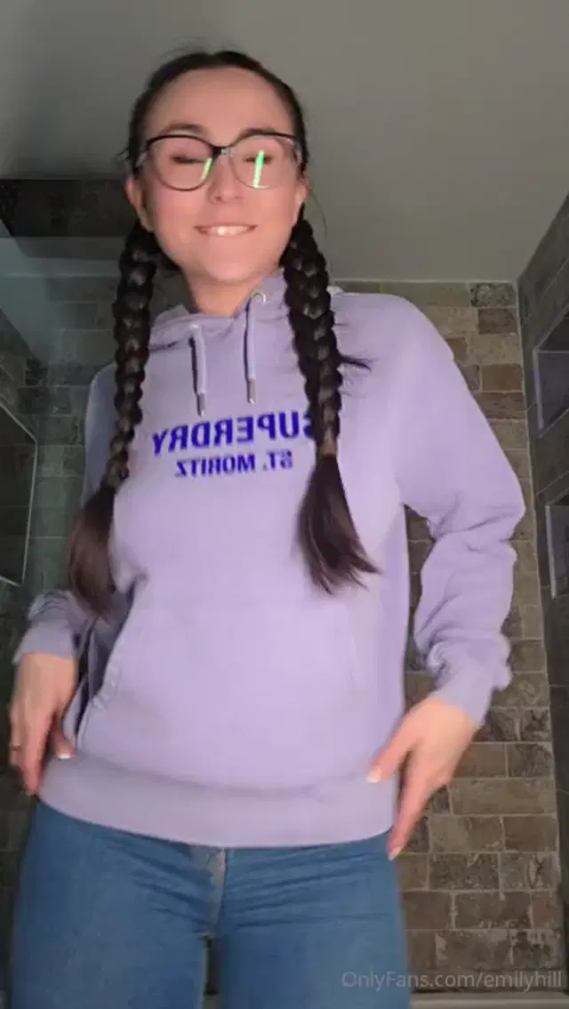 Emily Hill aka emilyhill – 06-22-2025 OnlyFans Video – Lil shower fun