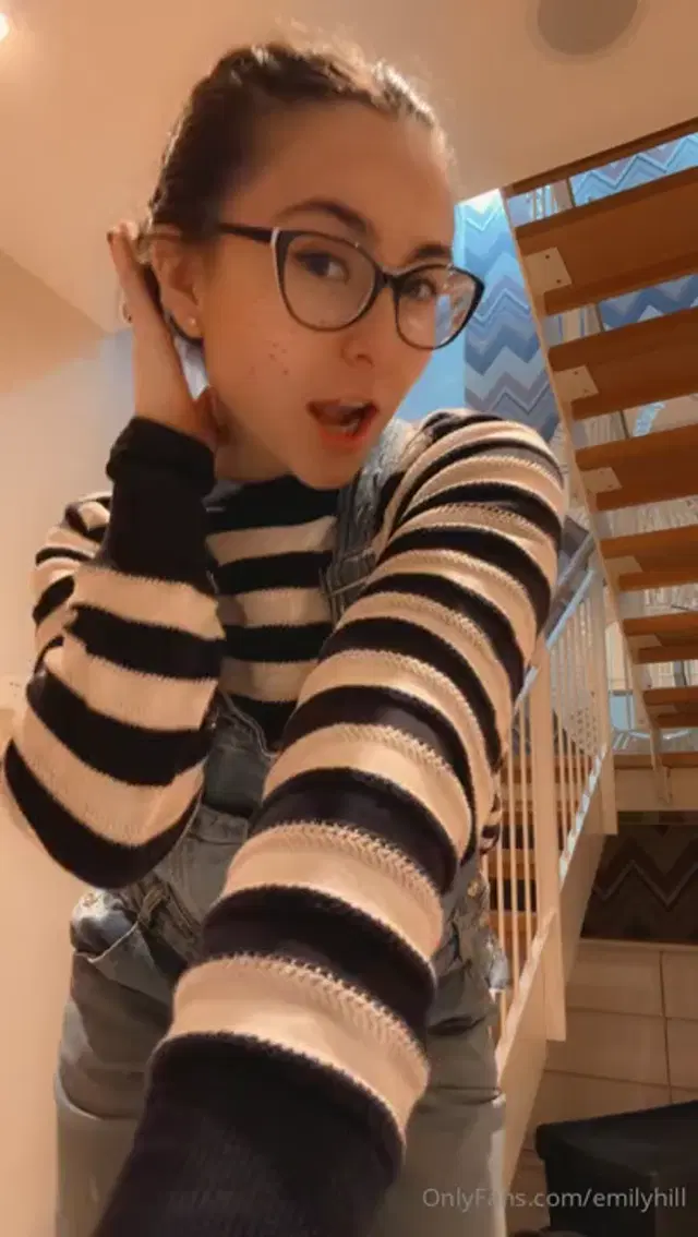 Emily Hill aka emilyhill – 04-24-2025 OnlyFans Video – lol dance after a long day of gardening