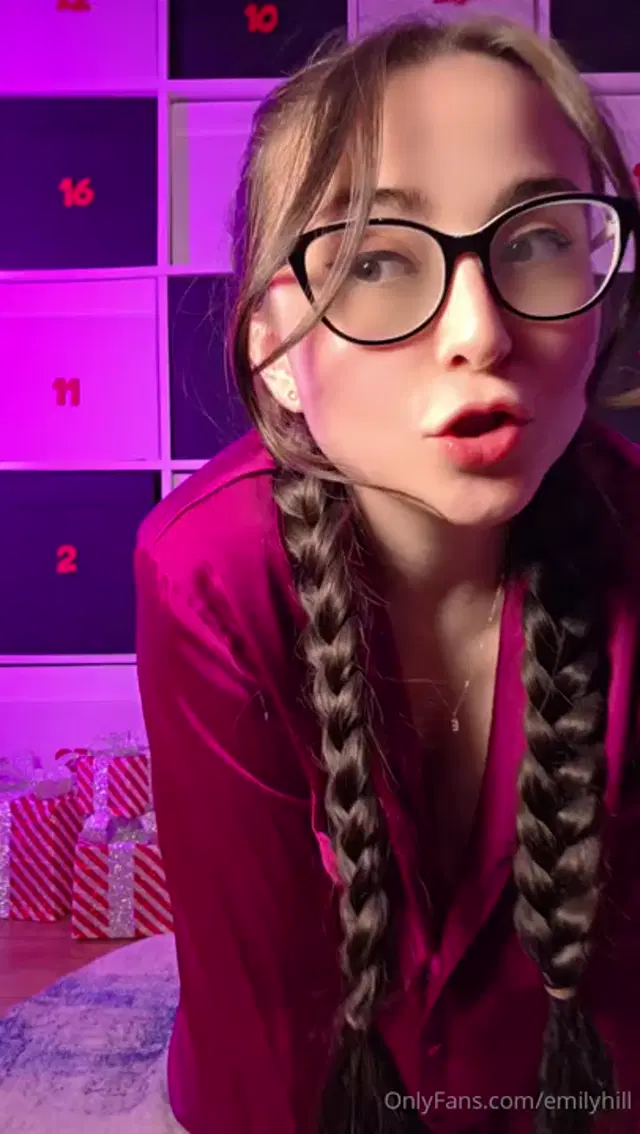 Emily Hill aka emilyhill – 12-02-2025 OnlyFans Video – Advent calendar day 2 10 min glass dildo vid