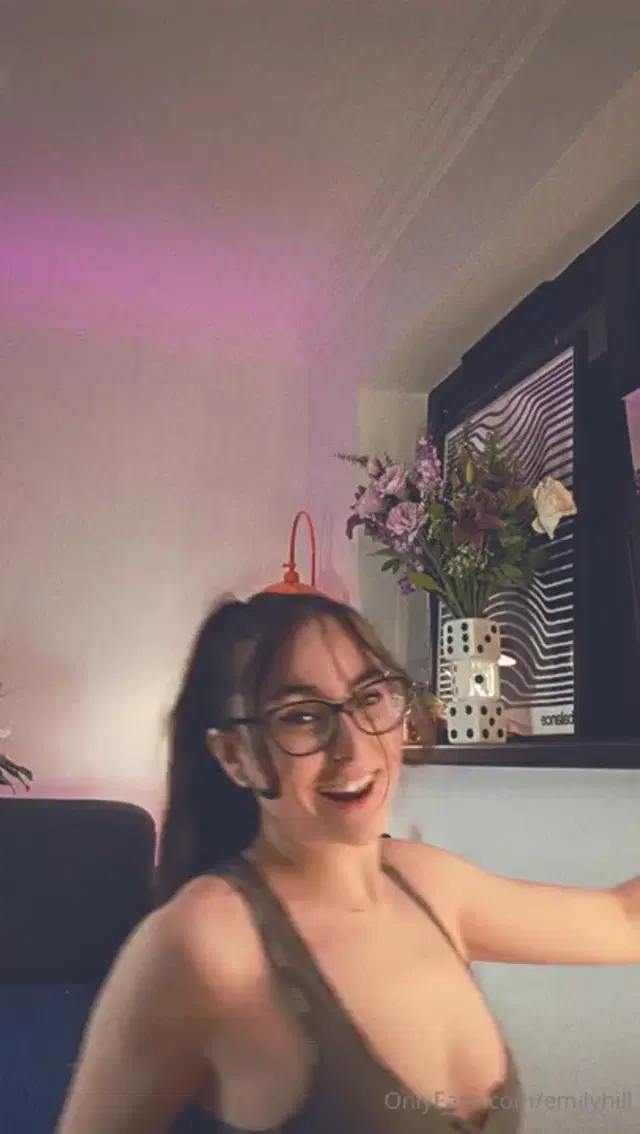 Emily Hill aka emilyhill – 11-24-2025 OnlyFans Video – Lil dance_2jz3