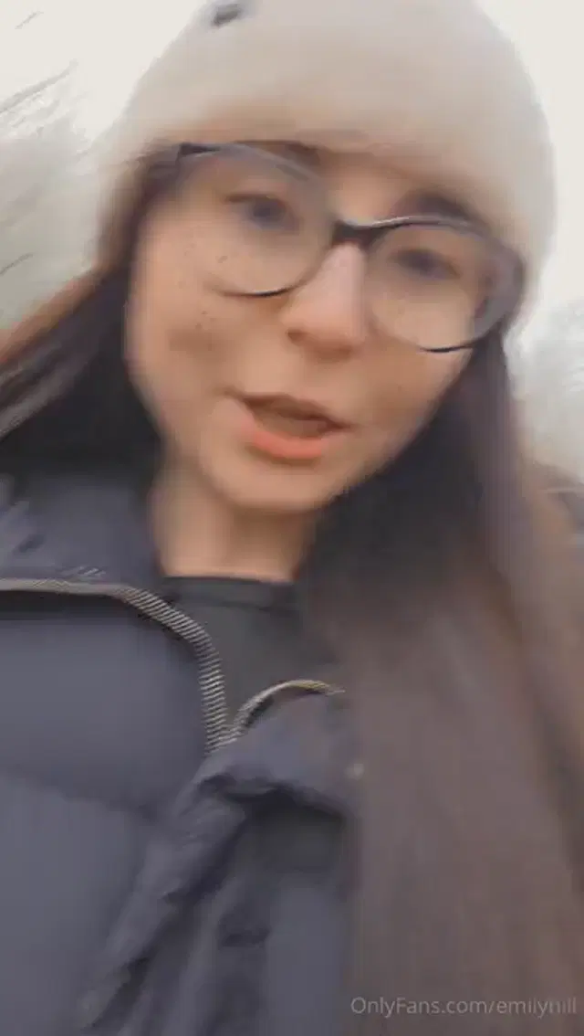 Emily Hill aka emilyhill – 12-03-2025 OnlyFans Video – Lil flash on my morning walk