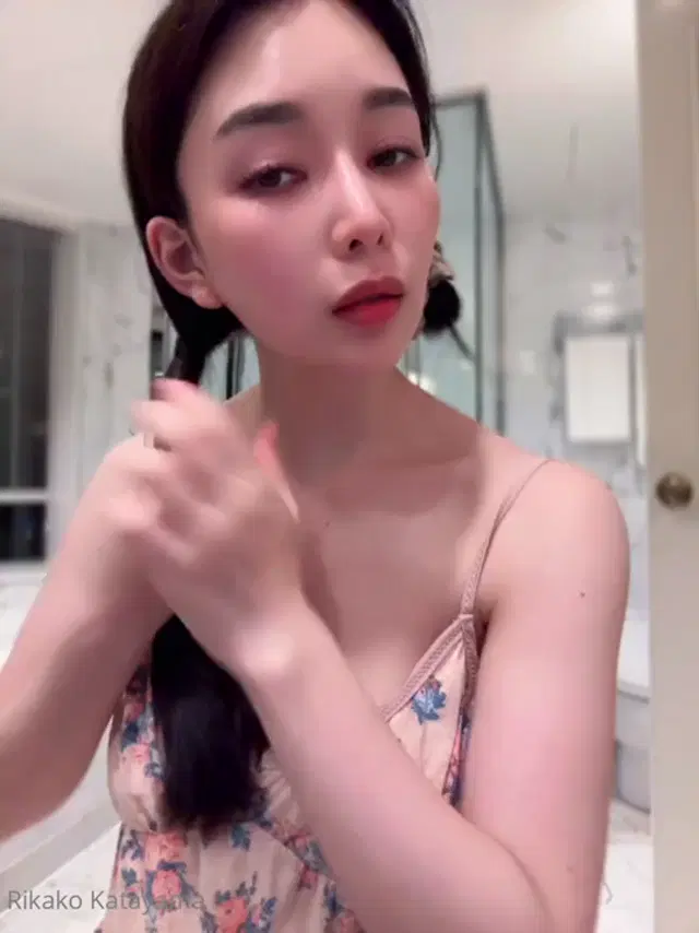 Rikako Desu aka rikakodesu – 09-18-2024 OnlyFans Video – I’m in Osaka for a quick twonight stay, here for a photoshoot, and it’s been a