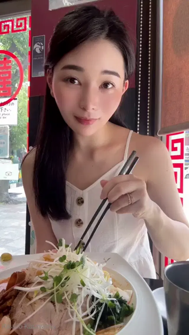 Rikako Desu aka rikakodesu – 07-23-2024 OnlyFans Video – Because many of you wants to see me eat