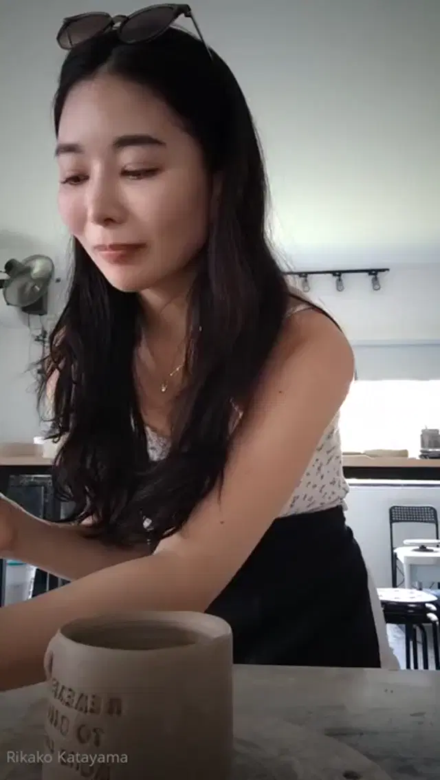 Rikako Desu aka rikakodesu – 11-11-2025 OnlyFans Video – The everyday mug Look how serious I look there