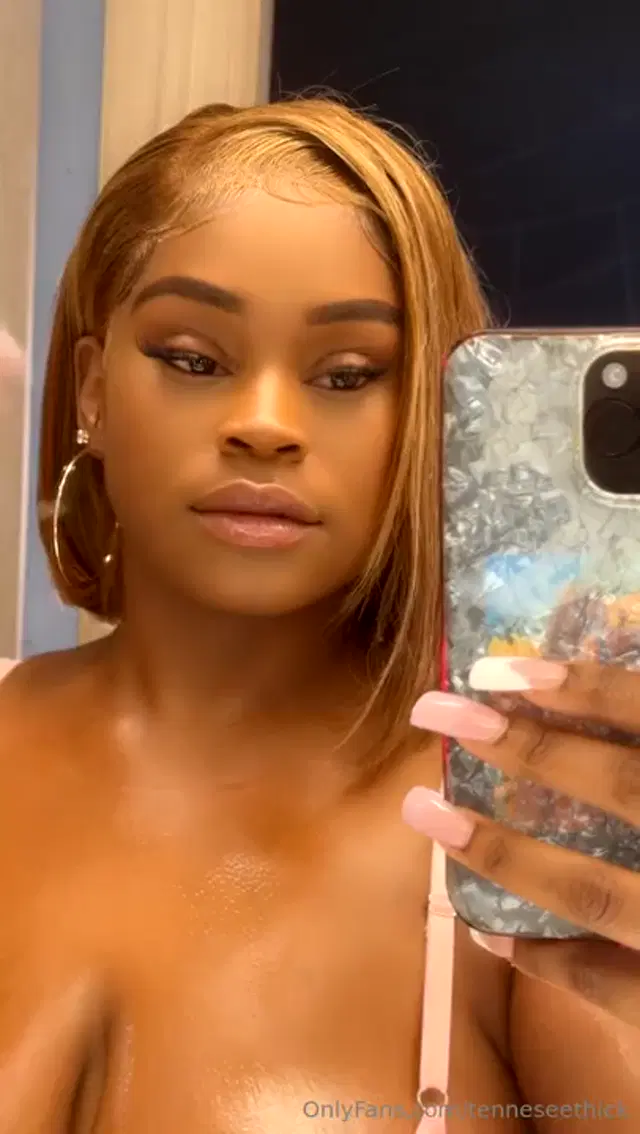 TennesseeThick aka tenneseethick – 08-09-2024 OnlyFans Video – Gm handsome get up And make that bread